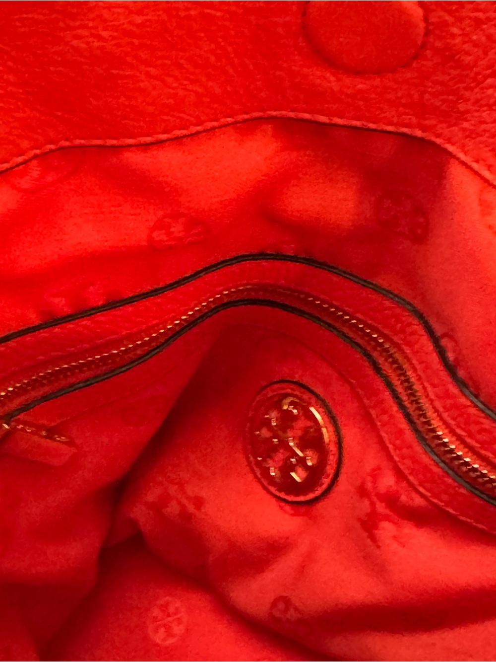 Tory Burch Red Leather Hobo Tote with Logo Appliqué - Picture 6 of 6